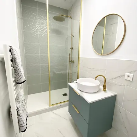 Queen Apartment